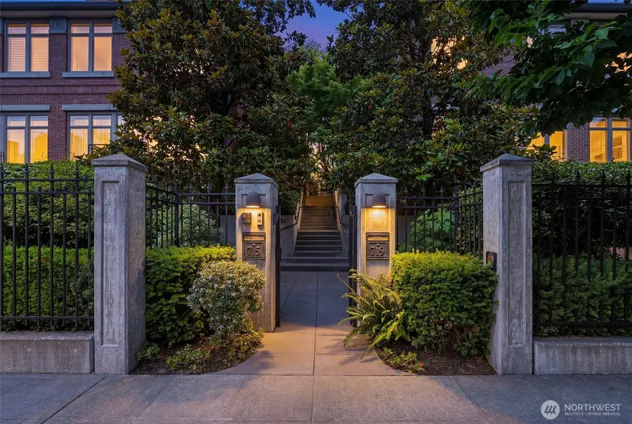 719 Harvard Avenue E, Seattle, WA 98102 - #2