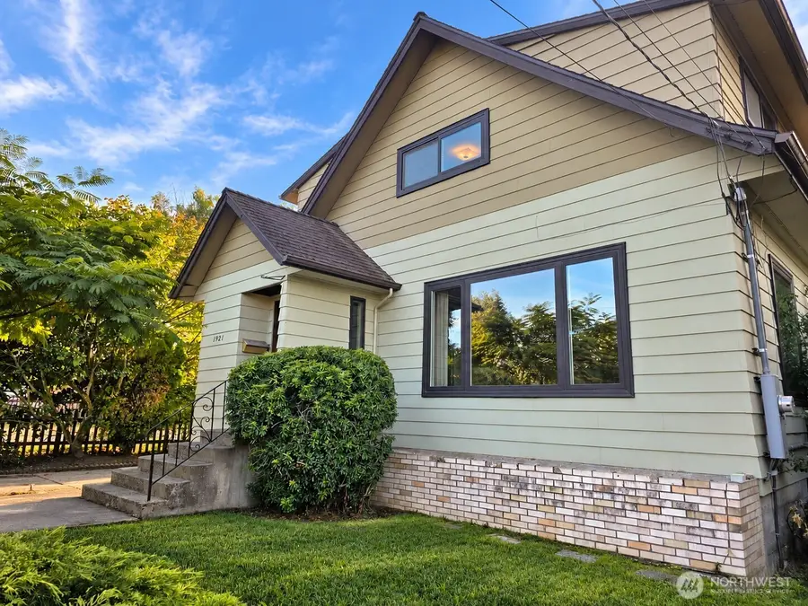 1921 41st Avenue Sw, Seattle, WA 98116 - #3