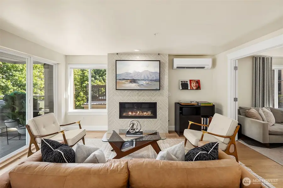 2334 Thorndyke Avenue W #301, Seattle, WA 98199 - #3