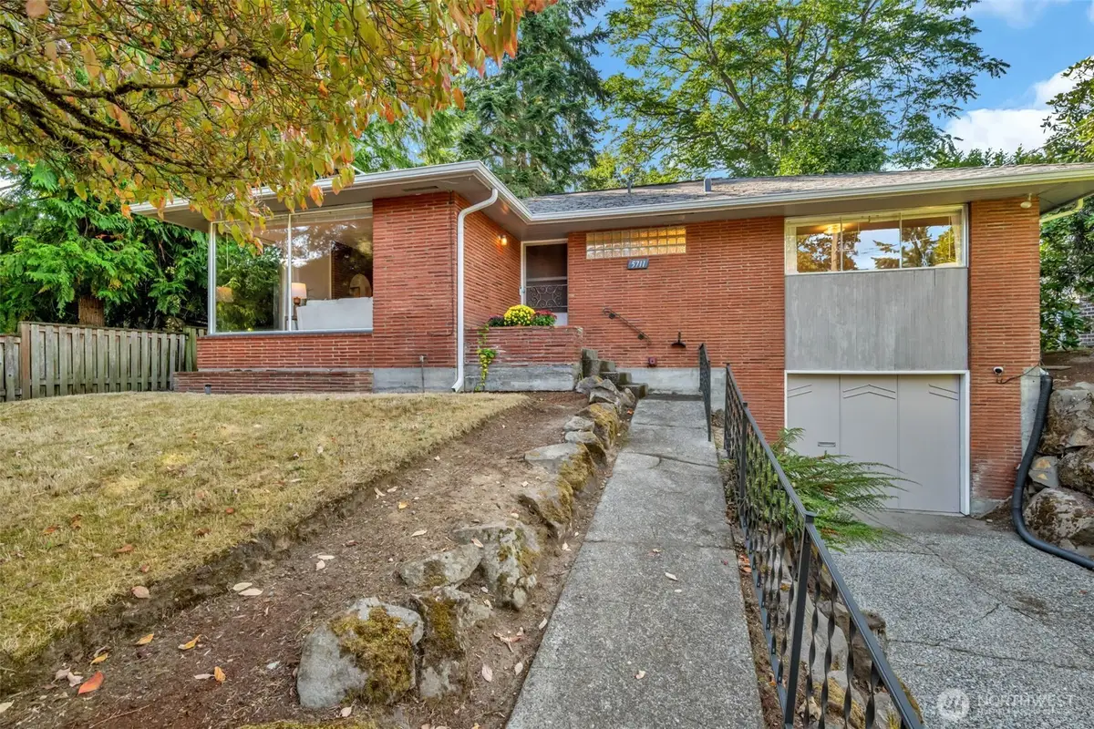 5711 38th Avenue Ne, Seattle, WA 98105 - #1