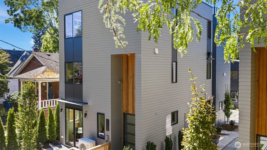 8039 Wallingford Avenue N, Seattle, WA 98103 - #2