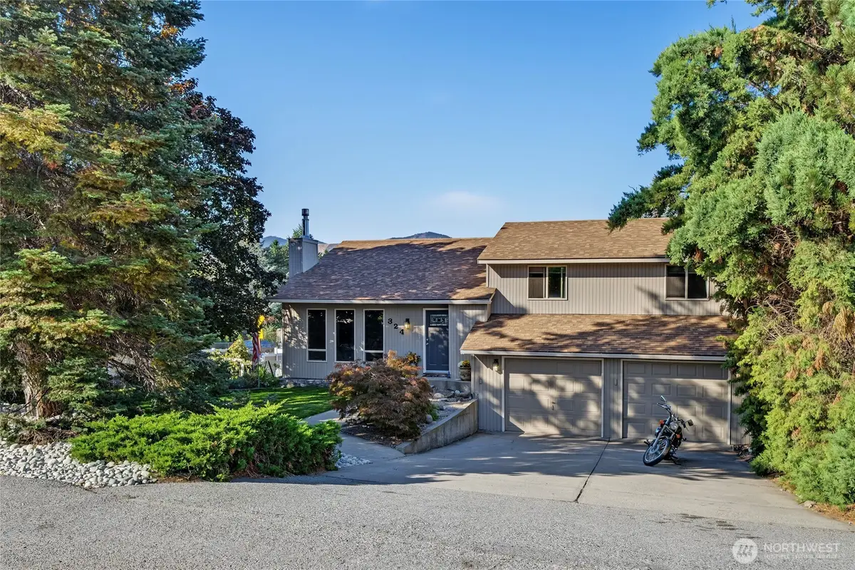 324 S Iowa Avenue, East Wenatchee, WA 98802 - #1