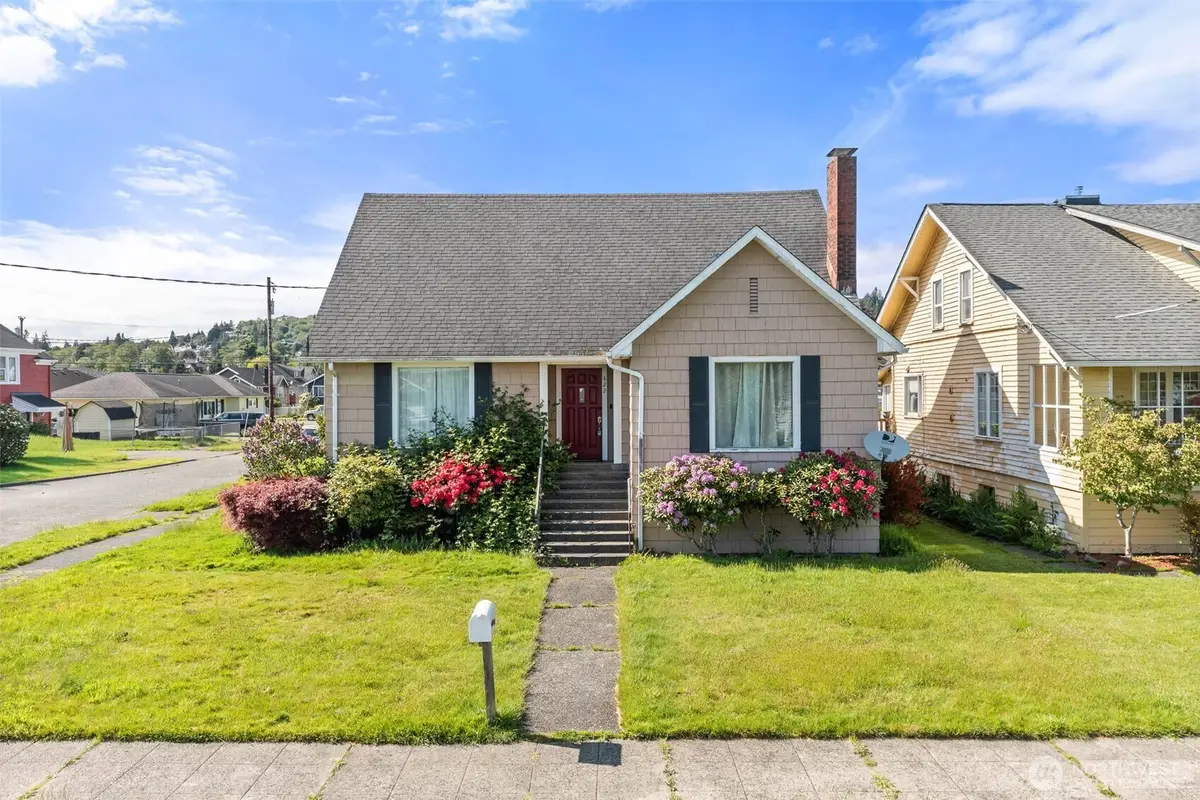 422 W 3rd Street, Aberdeen, WA 98520 - #1