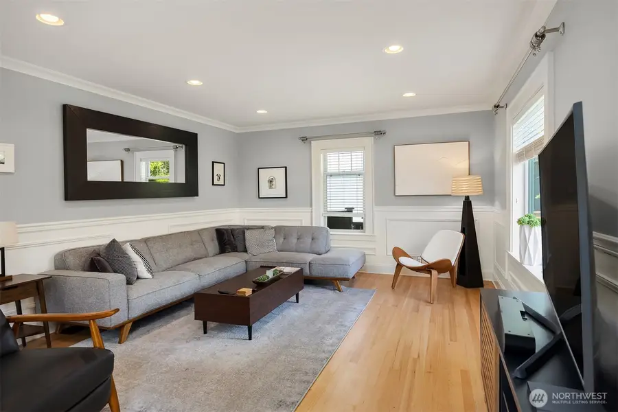 43 W Etruria, Seattle, WA 98119 - #3