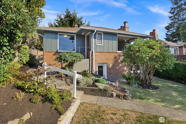 8438 41st Avenue Sw, Seattle, WA 98136