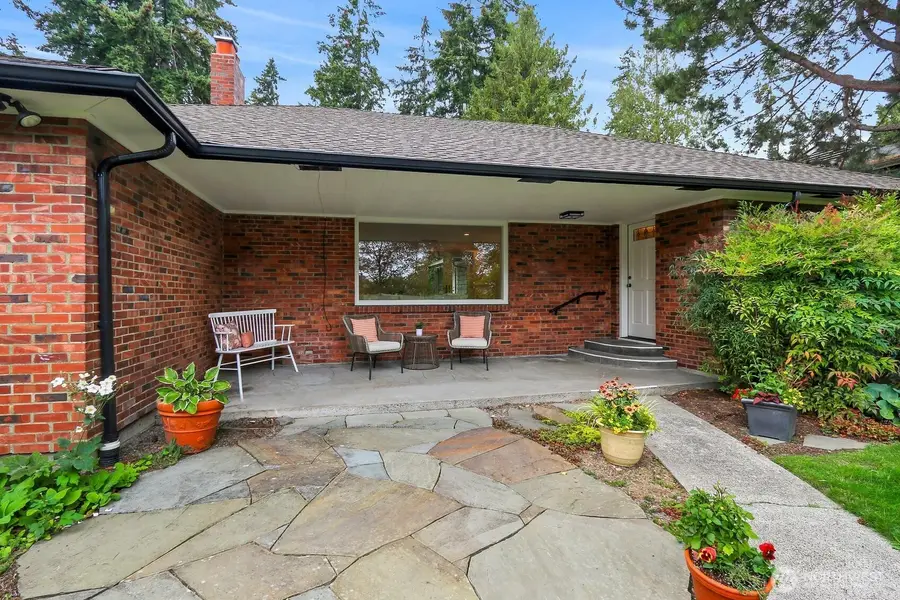 10527 23rd Avenue Ne, Seattle, WA 98125 - #2