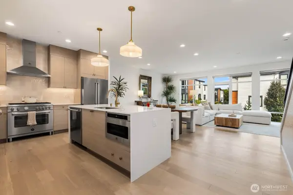 18303 96th Avenue Ne #B, Bothell, WA 98011