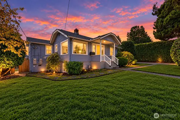 2907 SW Cloverdale Street, Seattle, WA 98126