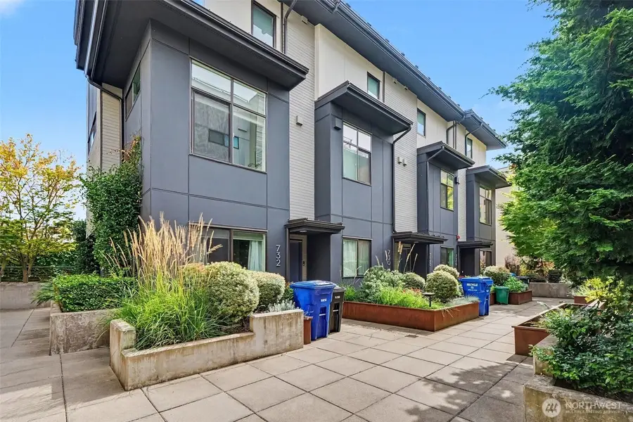 728 3rd Avenue N, Seattle, WA 98109 - #2