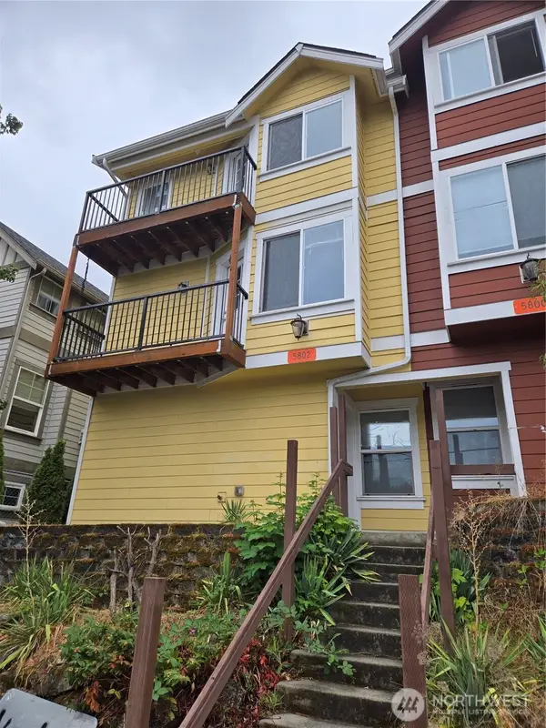 5802 Roosevelt Way Ne, Seattle, WA 98105