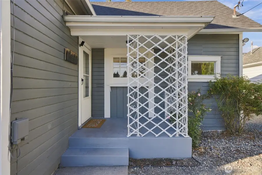 311 2nd Avenue Ne, Puyallup, WA 98372 - #2