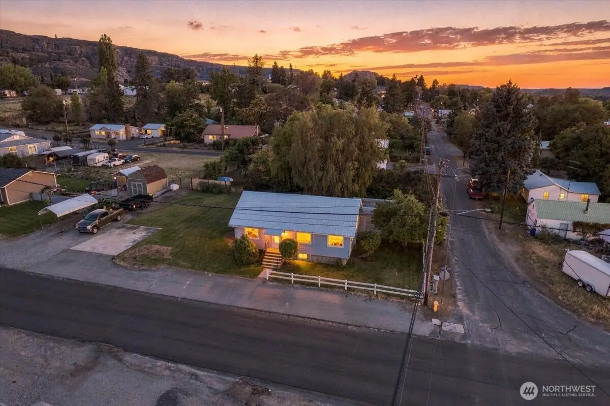 103 Electric Boulevard, Electric City, WA 99123 - #1