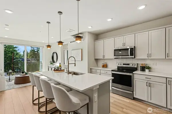 14598 Westminster Way N #304, Shoreline, WA 98133