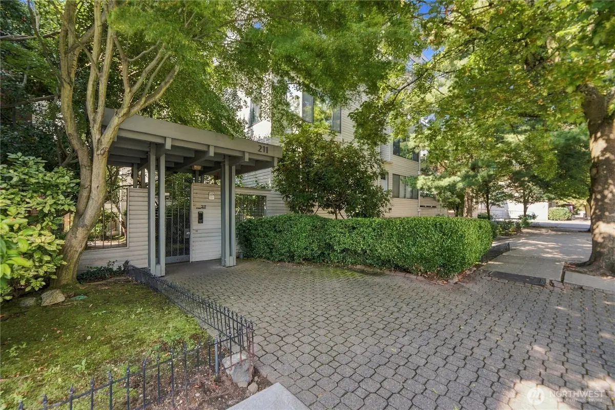 211 Summit Avenue E #108, Seattle, WA 98102 - #1