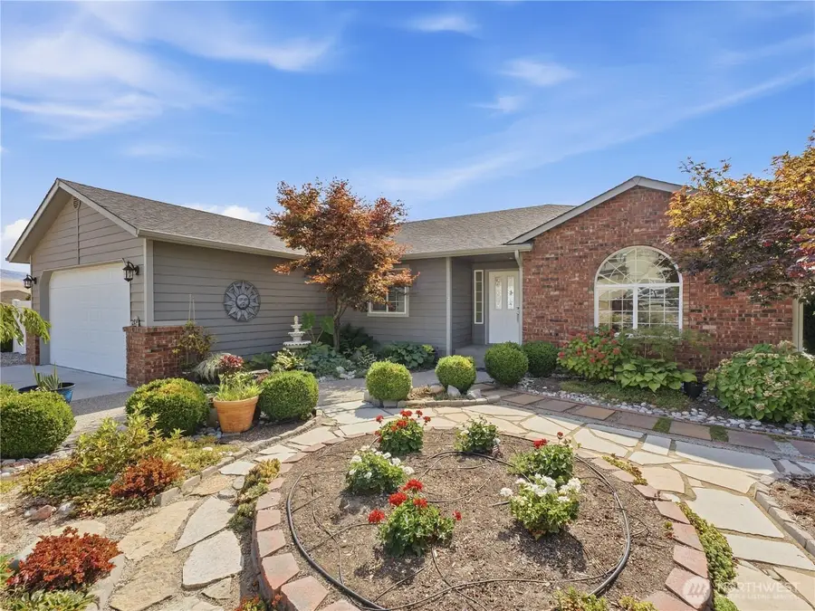 2304 Canyon Hills Drive, East Wenatchee, WA 98802 - #3