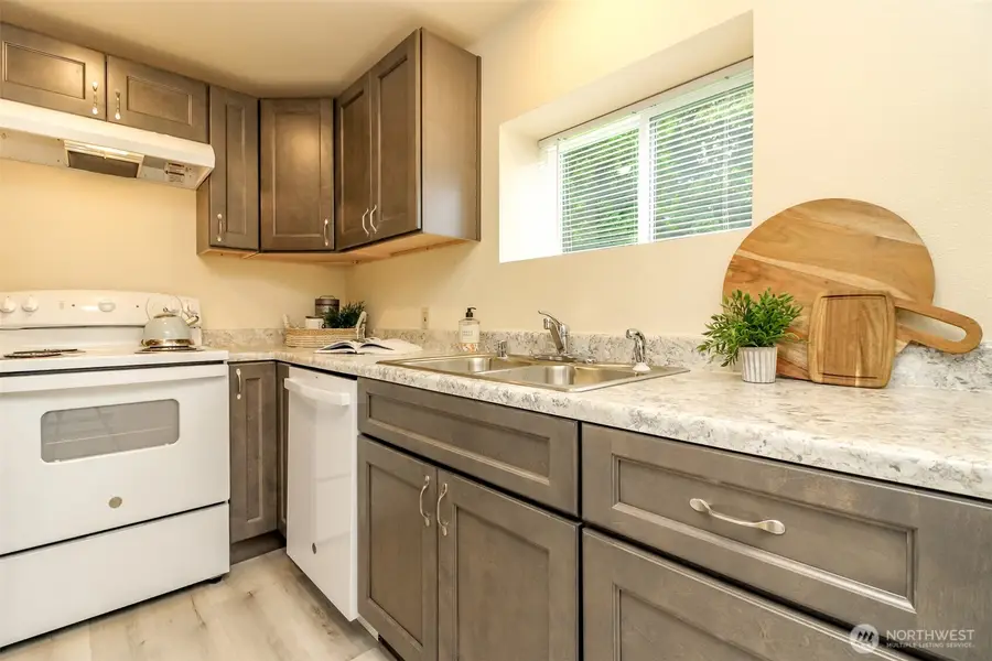 105 S 70th Street, Tacoma, WA 98408 - #3