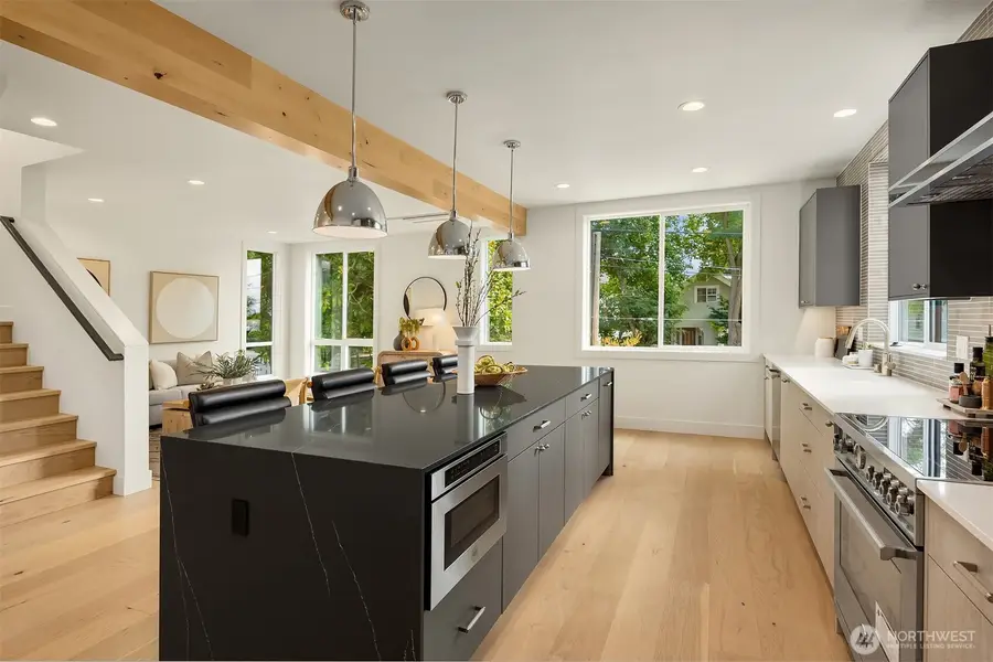 4413 2nd Avenue Ne, Seattle, WA 98105 - #2