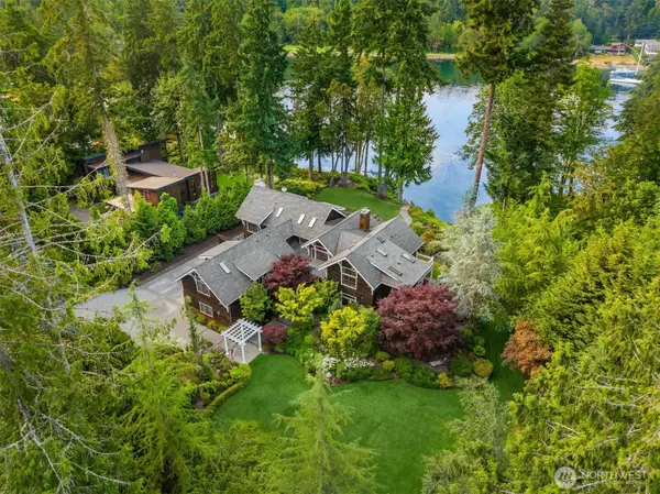 10374 NE Country Club Road, Bainbridge Island, WA 98110