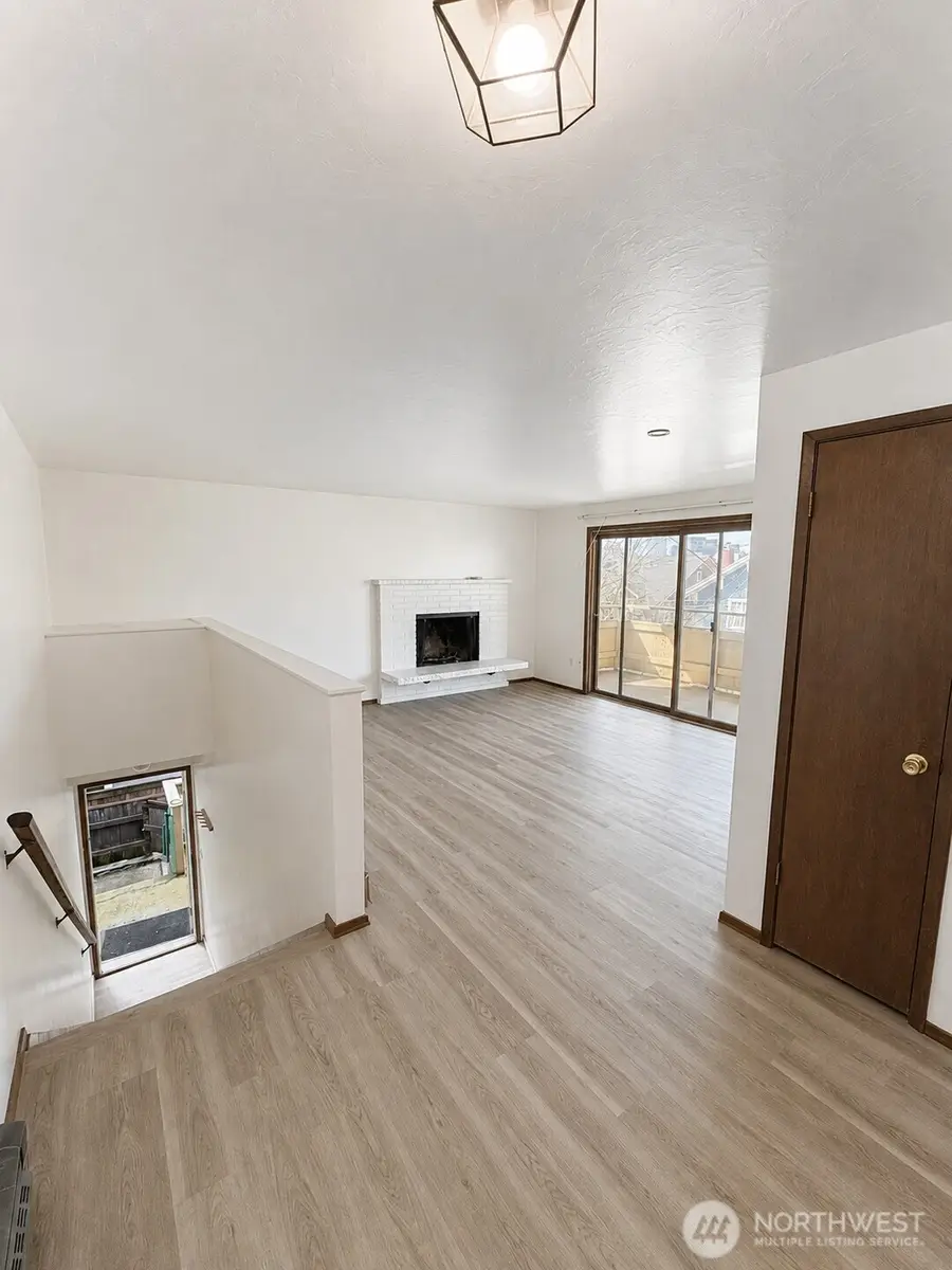 426 11th Avenue E, Seattle, WA 98102 - #3