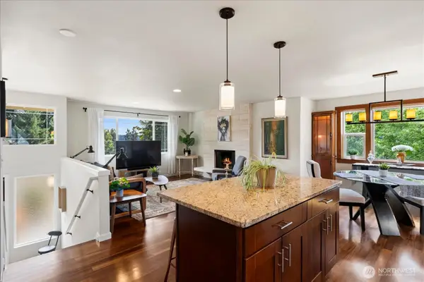 7957 30th Avenue Sw, Seattle, WA 98126