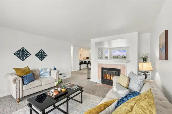 2152 N 112th Street N #409, Seattle, WA 98133