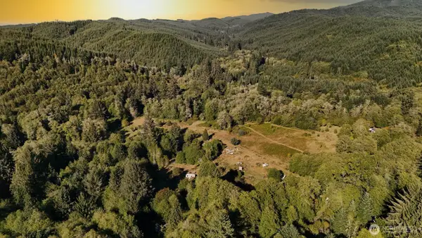 273 Pioneer Creek Lane, Cosmopolis, WA 98537