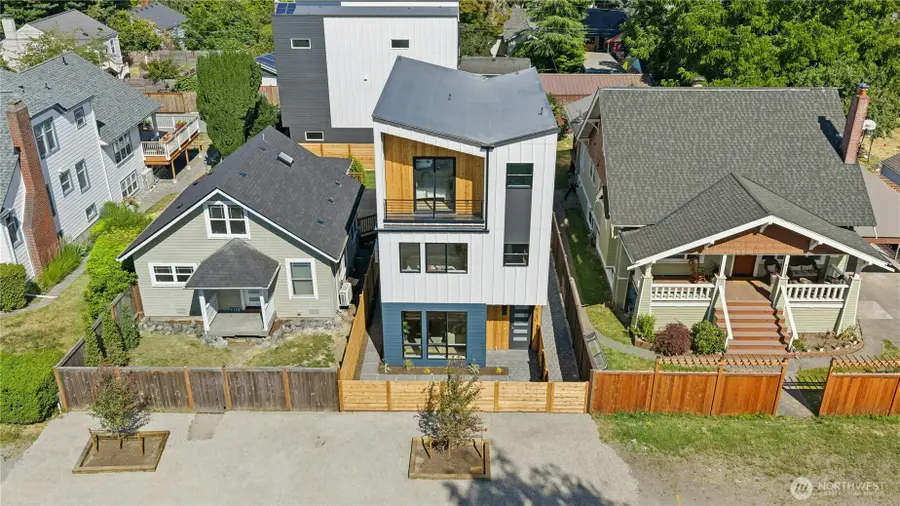 9240 Dayton Avenue N, Seattle, WA 98103 - #2