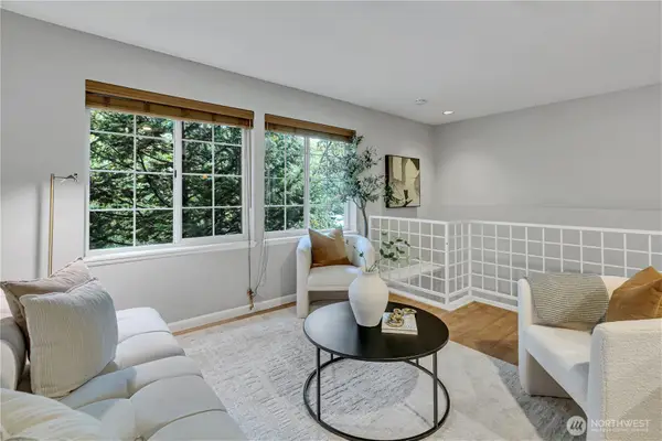 952 N 35th Street #102, Seattle, WA 98103