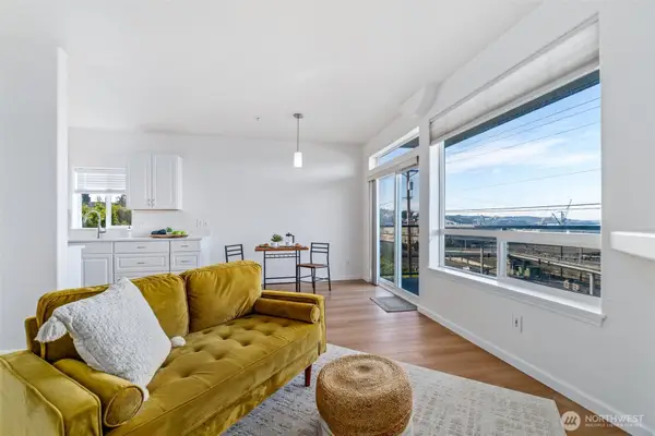 2420 Grand Avenue #102, Everett, WA 98201