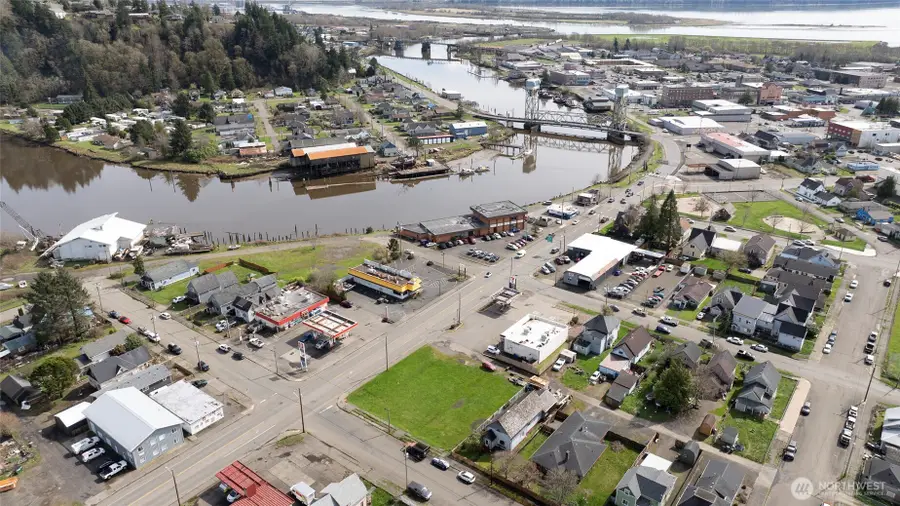 219 Lincoln St, Hoquiam, WA 98550 - #3