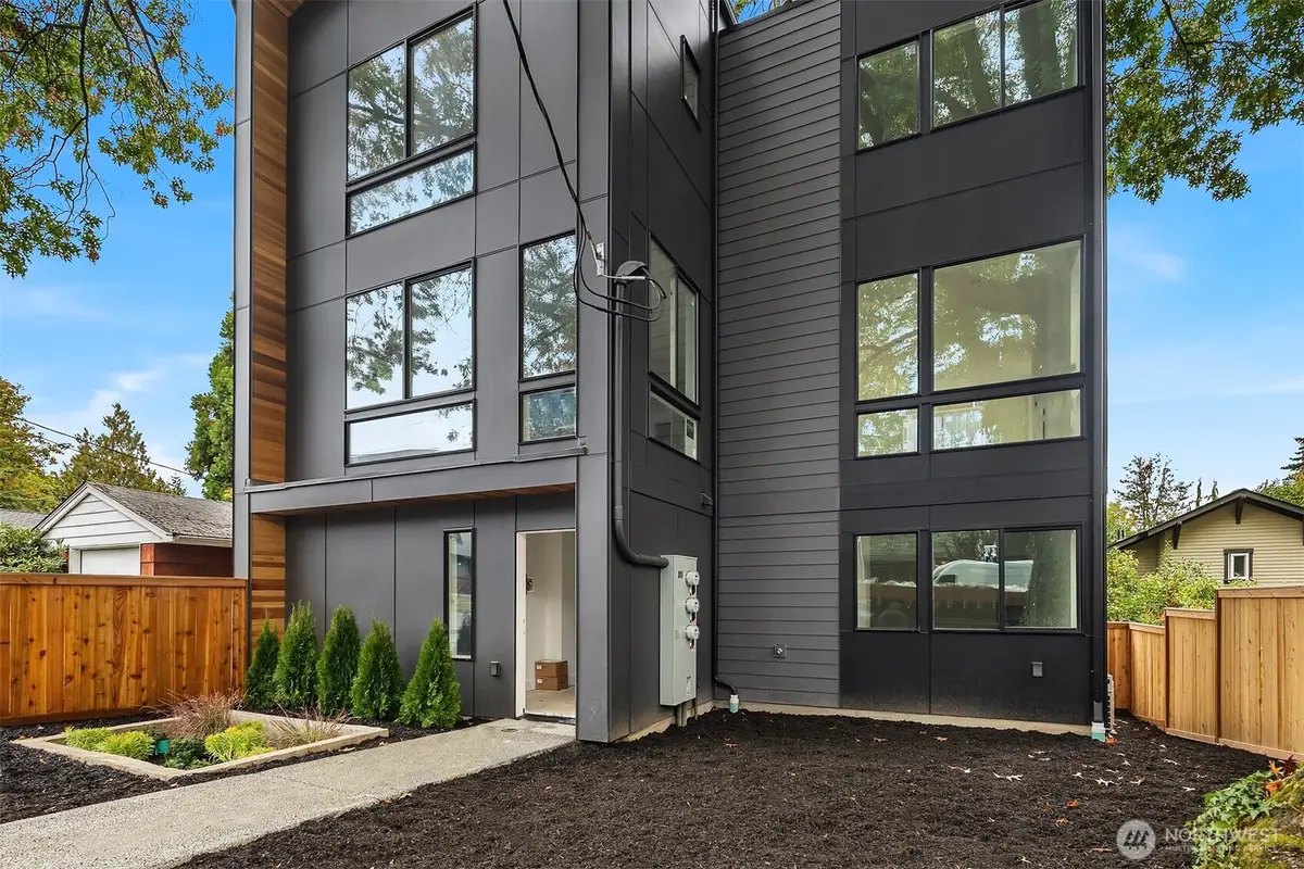 8542 Interlake Avenue N, Seattle, WA 98103 - #1