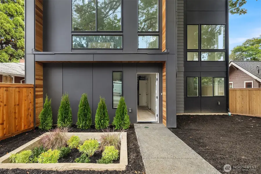 8542 Interlake Avenue N, Seattle, WA 98103 - #2