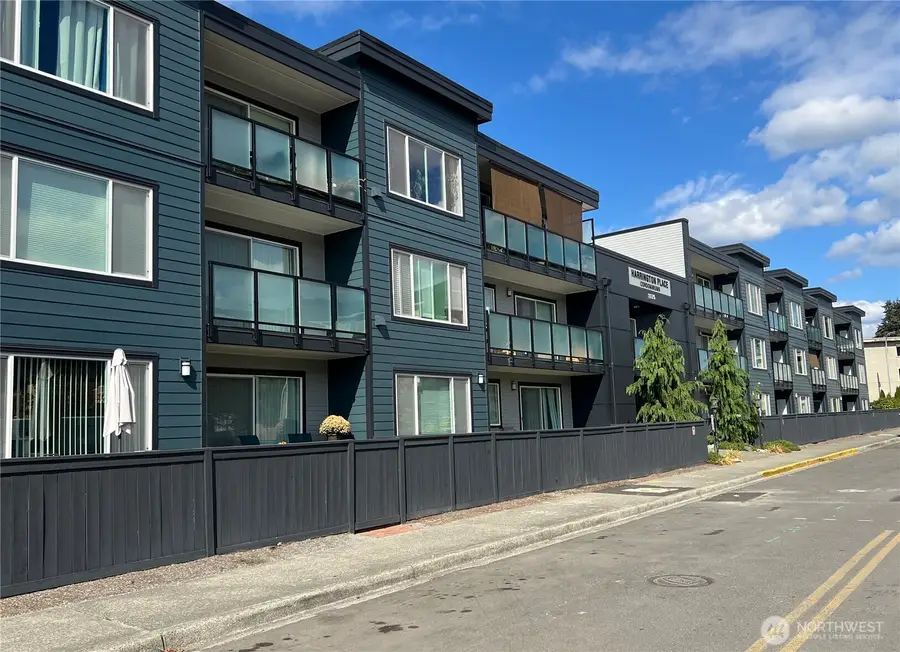1175 Harrington Place Ne #214, Renton, WA 98056 - #3