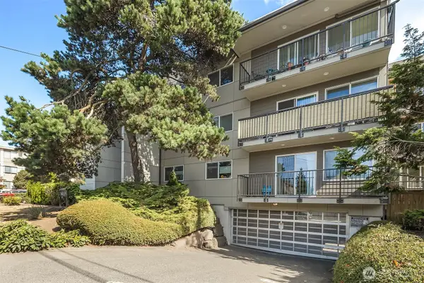 11556 Greenwood Avenue N #102, Seattle, WA 98133