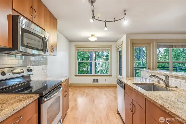 22910 90th Avenue W #E304, Edmonds, WA 98026