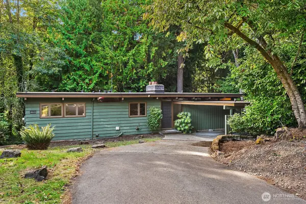 18415 51st Place Ne, Lake Forest Park, WA 98155