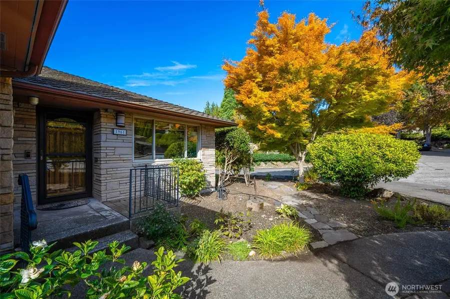 1961 31st Avenue W, Seattle, WA 98199 - #2