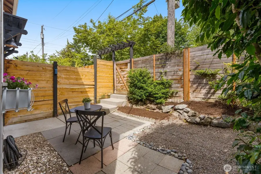 9121 23rd Avenue Ne, Seattle, WA 98115 - #2