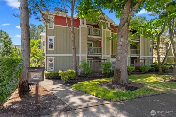7711 NE 175th Street #F202, Kenmore, WA 98028