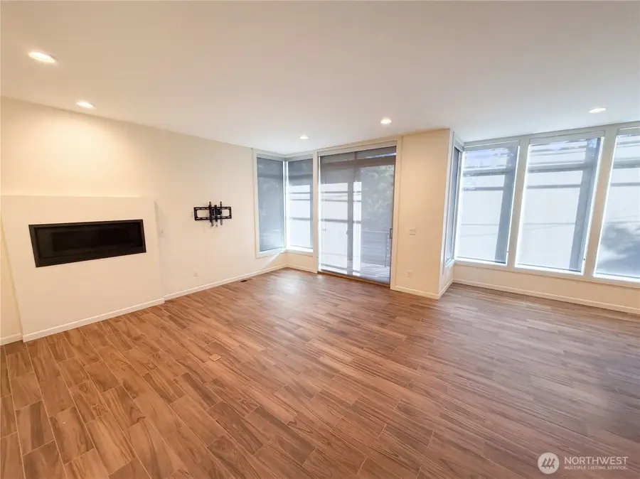3009 Harbor Avenue Sw, Seattle, WA 98126 - #3