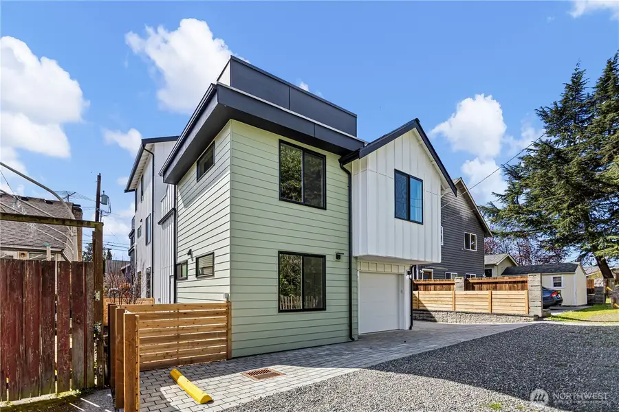516 N 102nd Street, Seattle, WA 98133 - #2