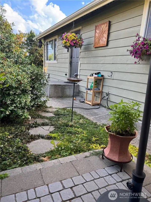 2428 E 11th St, Bremerton, WA 98310