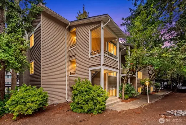 10009 NE 120th Lane #B301, Kirkland, WA 98034