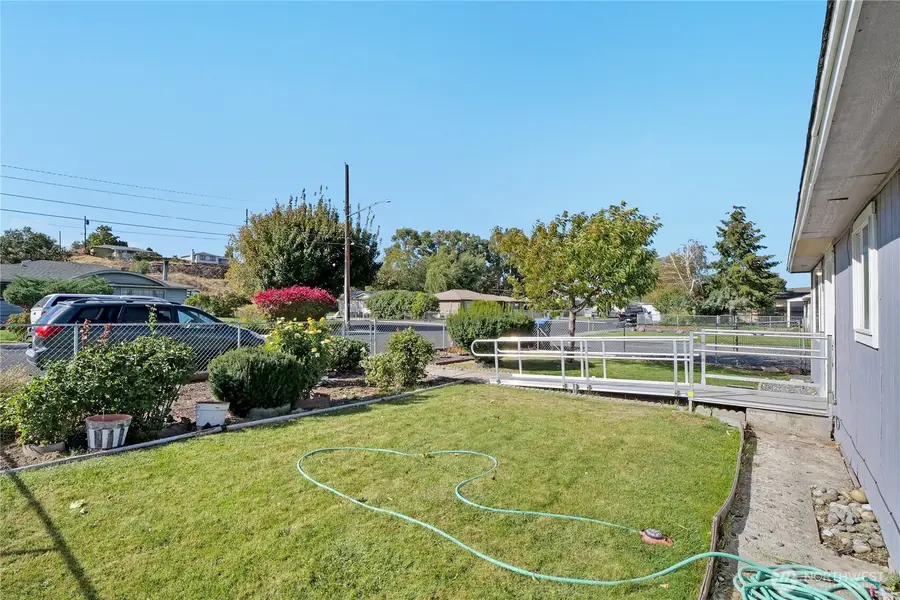 1539 N Mary Street, Moses Lake, WA 98837 - #2