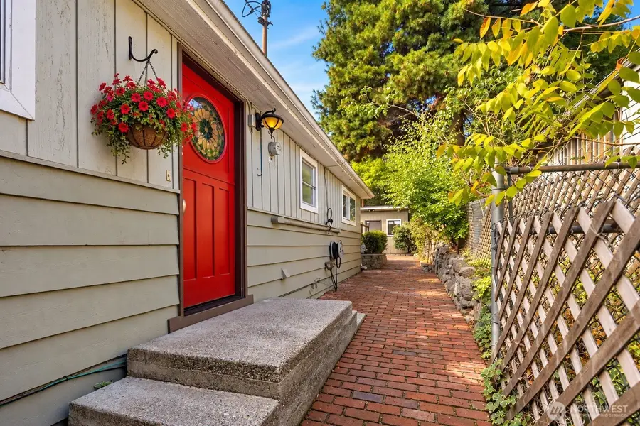 9515 Linden Avenue N, Seattle, WA 98103 - #3