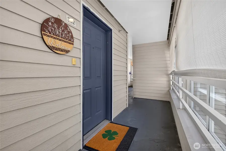 2125 California Avenue Sw #302, Seattle, WA 98116 - #2