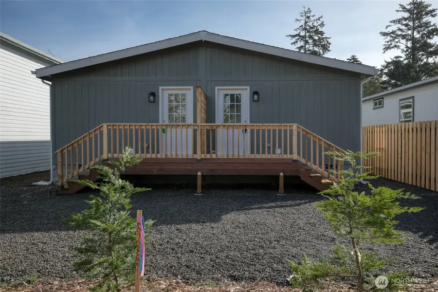 627 Sunset Avenue Ne, Ocean Shores, WA 98569 - #3
