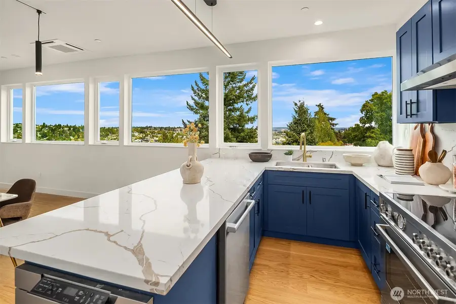 532 W Barrett Street, Seattle, WA 98119 - #3