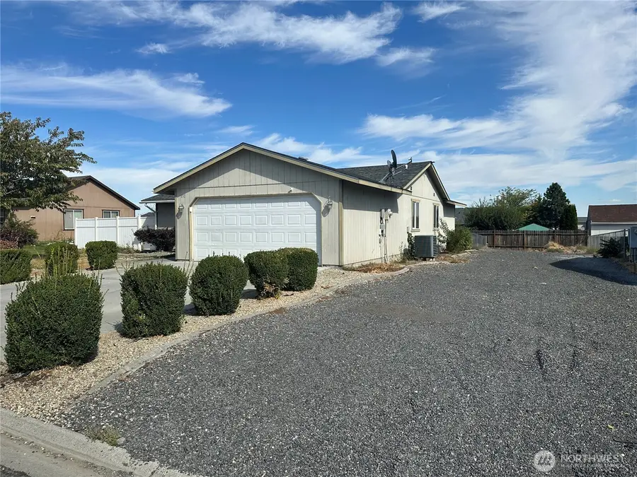 850 SE J Street, Ephrata, WA 98823 - #3