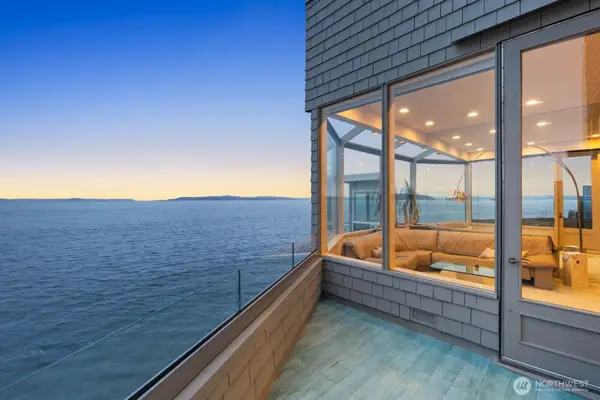 3089 Alki Avenue Sw #2, Seattle, WA 98116